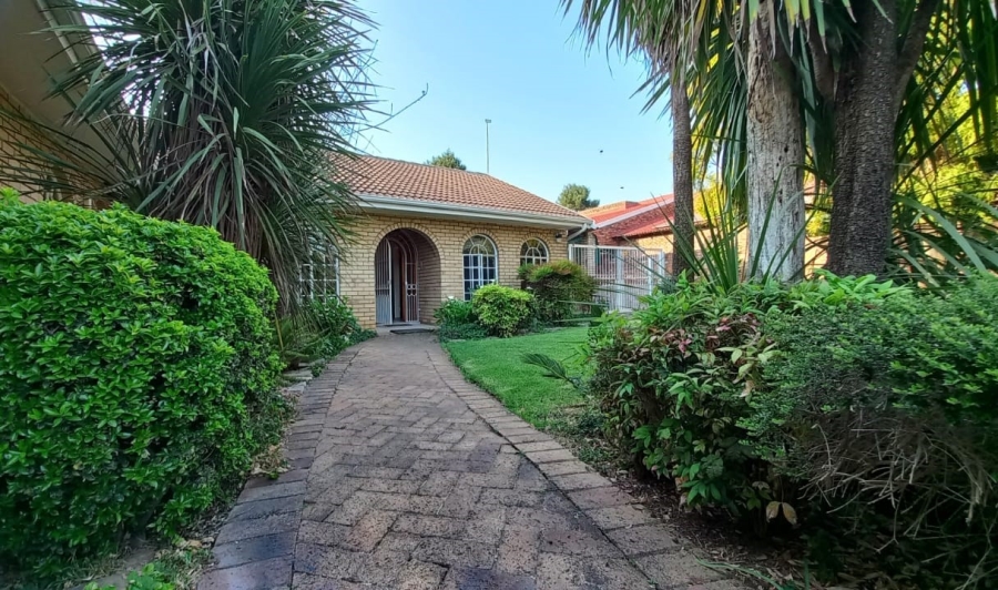 4 Bedroom Property for Sale in Van Der Hoff Park North West